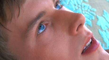 Belami Online: Czech husky guy Kevin Warhol playing with cock in shower