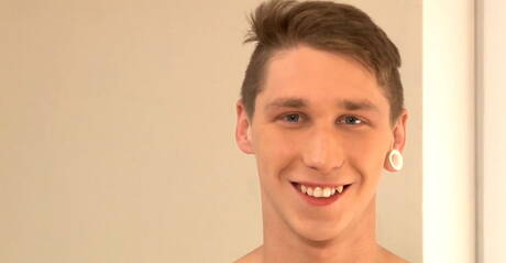 Czech superstud Garret Dornan jack off his cock