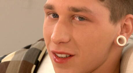 Czech superstud Garret Dornan jack off his cock