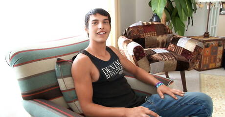 Muscular Damian Chapelle jerk off his dick