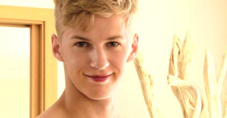 Hunk Tim Heyers jack off his cock in bathroom