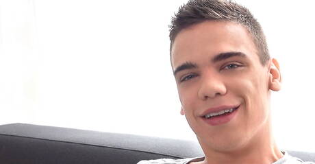 Słowacki twardziel Joaquin Arrenas masturbuje się