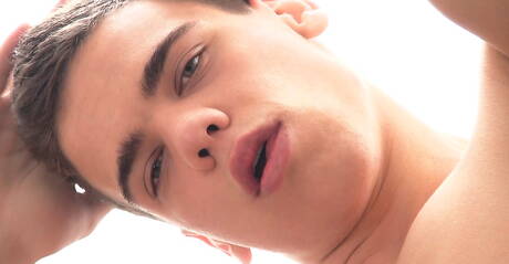 Słowacki twardziel Joaquin Arrenas masturbuje się