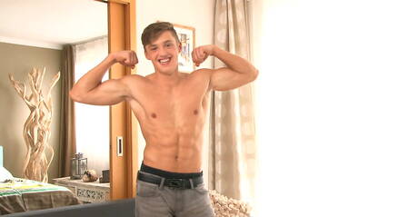 Bodybuilder Aksel Thorn wichst