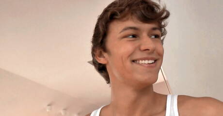 O gostoso garoto tcheco Kevin Warhol e o lindo garoto Andy Mcallister fodem a bunda depois de chupar um pau