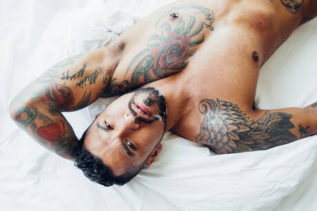 Cocky Boys: Nice american buddies husky guy Boomer Banks and hunk Wesley Woods have a hot couple sex in hot shower