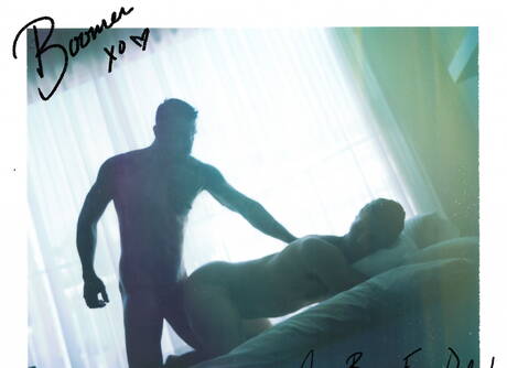 Leuke Amerikaanse vrienden, husky Boomer Banks en hunk Wesley Woods hebben een hete seksdate onder een hete douche