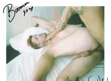 Leuke Amerikaanse vrienden, husky Boomer Banks en hunk Wesley Woods hebben een hete seksdate onder een hete douche