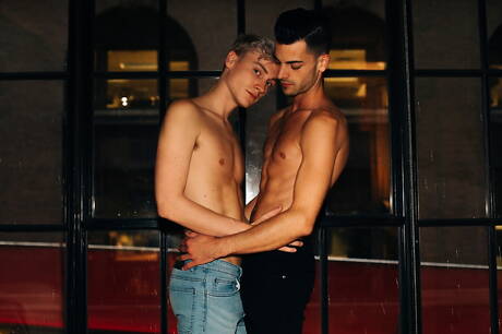 Amerykańska wydra Cory Kane i młody Luca Beckham uprawiali ze sobą seks