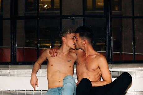 Amerykańska wydra Cory Kane i młody Luca Beckham uprawiali ze sobą seks