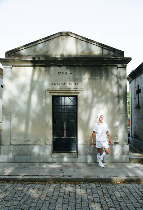 ホットなアレン・キング、コルビー・ケラー、ショーン・フォードが屋外でアナルを掘っている