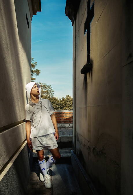 ホットなアレン・キング、コルビー・ケラー、ショーン・フォードが屋外でアナルを掘っている