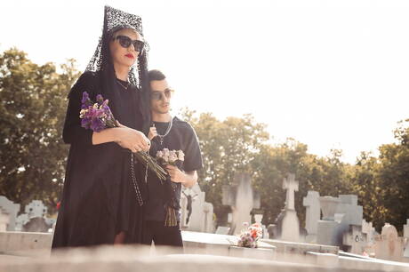 ホットなアレン・キング、コルビー・ケラー、ショーン・フォードが屋外でアナルを掘っている