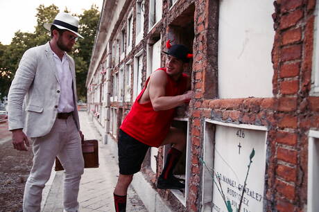 ホットなアレン・キング、コルビー・ケラー、ショーン・フォードが屋外でアナルを掘っている