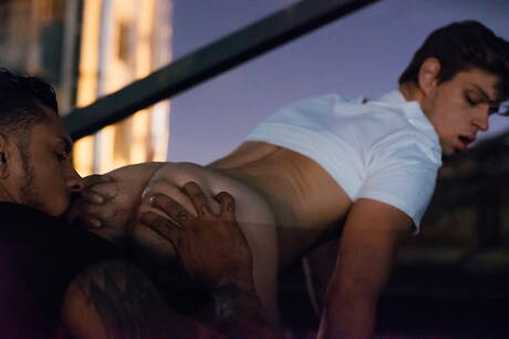 Famous americans, well-built Boomer Banks and stud Michael Delray in hot interracial ass bang outdoor