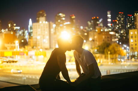 Famous americans, well-built Boomer Banks and stud Michael Delray in hot interracial ass bang outdoor