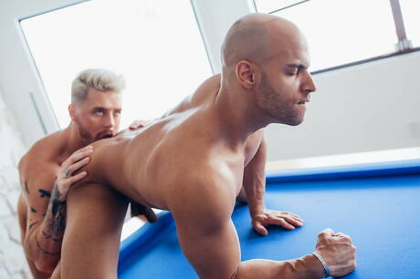 Der englische Superhengst Josh Moore und der amerikanische Schönling Sean Zevran beim harten Analsex