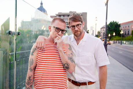 Due ragazzi americani, il ben fatto Calvin Banks e il lontre Colby Keller, in una bollente azione omosessuale all