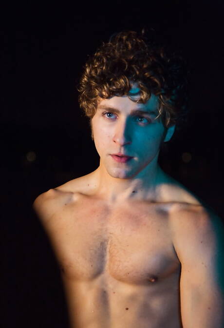 Due ragazzi americani, il ben fatto Calvin Banks e il lontre Colby Keller, in una bollente azione omosessuale all