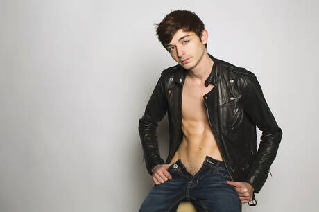 美國帥哥肌肉男 Ethan Slade 和帥哥 Grayson Lange 展開火熱的同性戀行為