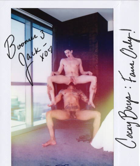 I due bei ragazzi americani Boomer Banks e Jack Hunter si divertono in un bollente sesso anale interrazziale