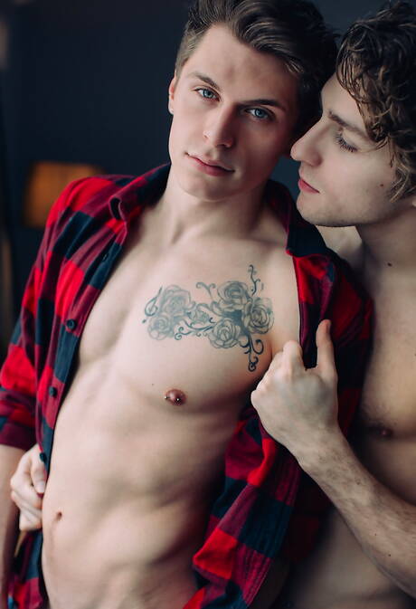 Deux garçons américains, le beau Calvin Banks et le costaud Troy Accola dans une baise torride