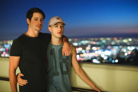 Les beaux garçons américains, le beau garçon Sean Ford et le super étalon Taylor Reign ont une bonne relation sexuelle à l