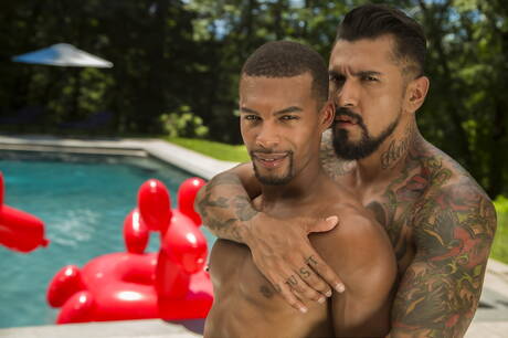 Hete Amerikaanse jongens, knappe Boomer Banks en gespierde Jacen Zhu neuken elkaar na een pijpbeurt in het zwembad