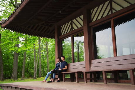 Ogier Anteo Chara i wydra amerykańska Cory Kane mają gorącą scenę na świeżym powietrzu