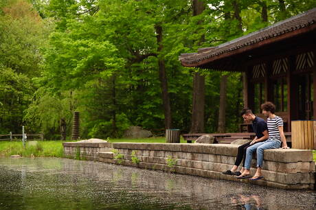 Ogier Anteo Chara i wydra amerykańska Cory Kane mają gorącą scenę na świeżym powietrzu