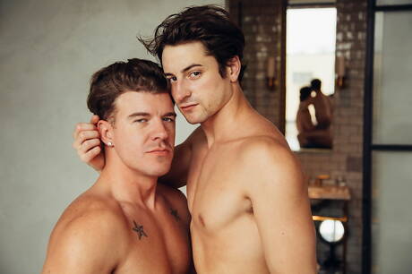 American pornstars beefy Jj Knight and tough guy Taylor Reign sucking and screwing each other