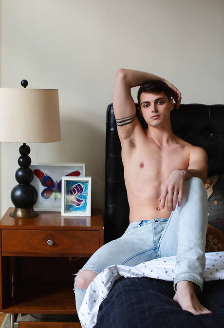 Two american dudes strongman Justin Matthews and young Ben Masters have a hot sex