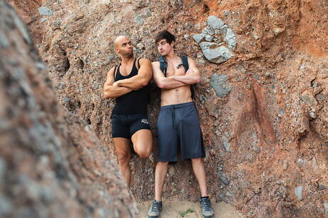 Die berühmten Amerikaner Sean Zevran und Taylor Reign haben eine heiße Pärchenszene im Freien.