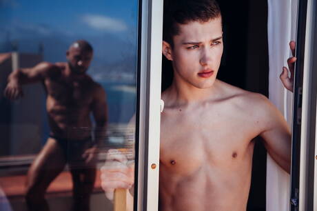 French bodybuilder Francois Sagat and american beautiful boy Sean Ford fuck ass after blowjob on beach