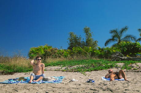 French bodybuilder Francois Sagat and american beautiful boy Sean Ford fuck ass after blowjob on beach