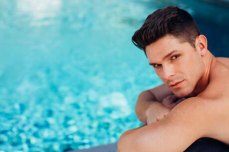 性感的美國帥哥 Calvin Banks 和帥哥 Devin Franco 在泳池裡互相猛幹