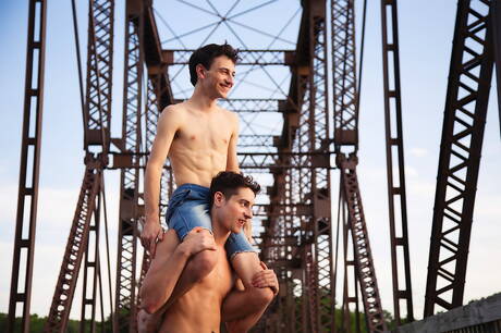 Nice american guys pretty boy Cole Claire and tough guy Taylor Reign sucking and screwing each other at pool