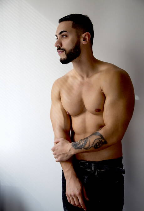 Heiße amerikanische Jungs, der attraktive Arad Winwin und der heiße Twink Liam Riley in einer heißen Homosexuellenszene unter der Dusche