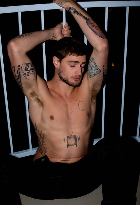 Famous americans, hairy stud Adam Ramzi and muscular Justin Brody fuck after blowjob