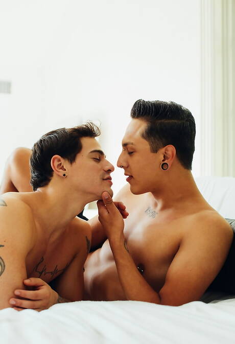 Hot american dudes beefy Levi Karter and beautiful boy Mateo Vice in hot homosexual scene