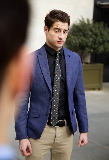 Pretty american guys muscular Levi Karter and well-built Taylor Reign love each other with fisting outside