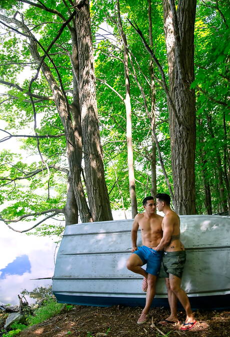 Sexy Amerikanen, superster Ricky Roman en ster Topher Dimaggio in een hete homoseksuele scène bij het zwembad