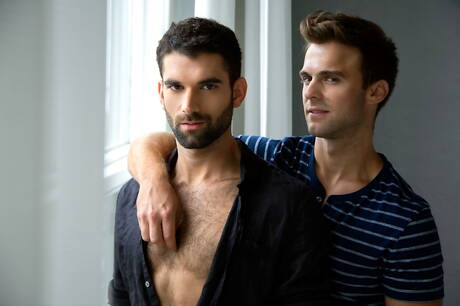 Der kanadische Rüde Gabriel Clark und der amerikanische Otter Tegan Zayne ficken nach dem Schwanzlutschen