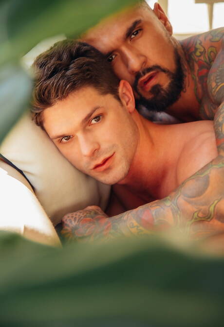 Berühmte Amerikaner, Superhengst Boomer Banks und harter Kerl Devin Franco ficken Arsch nach Blowjob im Freien