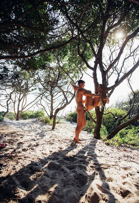 American stars well-built Levi Karter and young boy Ben Masters have a good sex in the pool