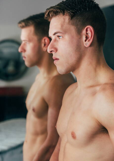 Knappe Amerikaanse gespierde Levi Karter en bodybuilder Shane Cook hebben goede seks