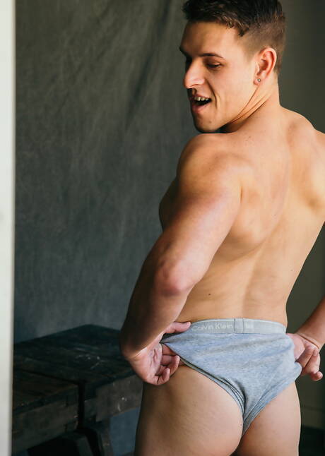 Knappe Amerikaanse gespierde Levi Karter en bodybuilder Shane Cook hebben goede seks