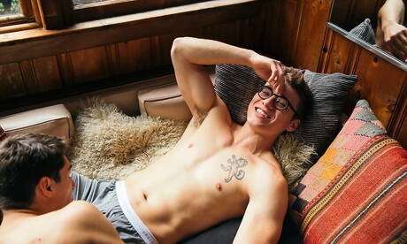 El hombre fuerte estadounidense Blake Mitchell y Leo Grand se aman