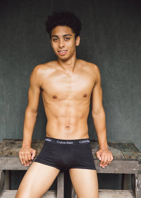 美國肌肉男 Calvin Banks 和 Marcus Young 享受一場精彩的肛交