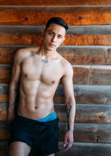 O durão Küper e o bonitão Mateo Vice fodem o cu depois de um boquete na praia